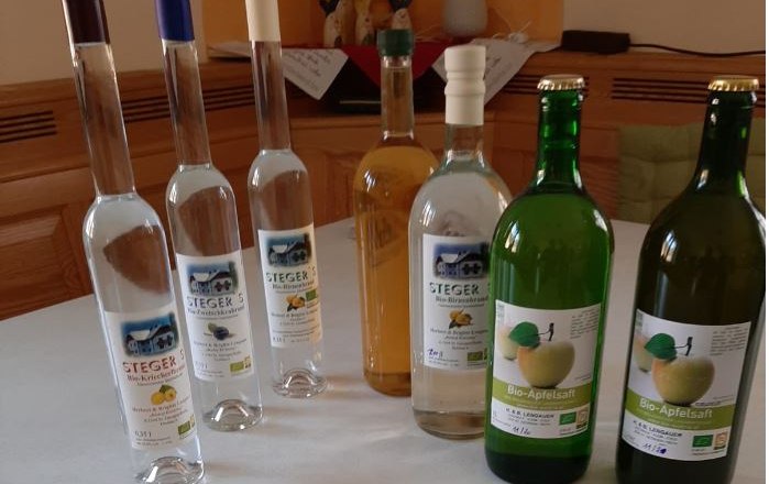 Schnäpse und Säfte, © Brigitte Lengauer Schnäpse und Säfte, © Brigitte Lengauer