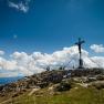 Dürrenstein summit, © most-media.at Summit cross on the Dürrenstein with hikers and clouds in the sky.