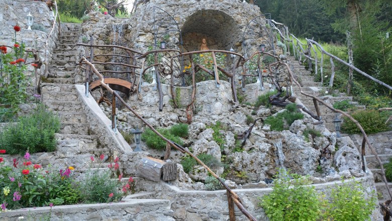 Luminous root, © Herbert Adam Luminous root, © Herbert Adam