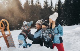 Fun in the snow, © Demolsky Fun in the snow, © Demolsky