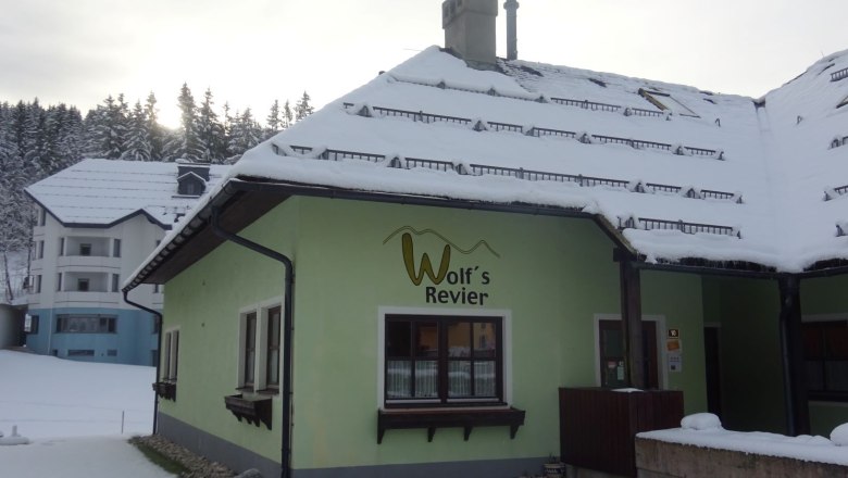 Wolf's territory house view in winter, © Veronika Haberfellner Wolf's territory house view in winter, © Veronika Haberfellner