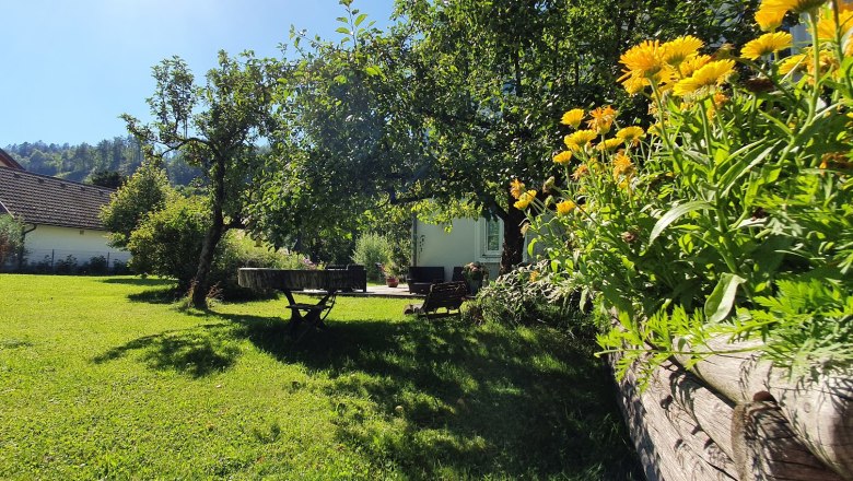 der weitläufige Garten im Sommer, © Monika Stock der weitläufige Garten im Sommer, © Monika Stock