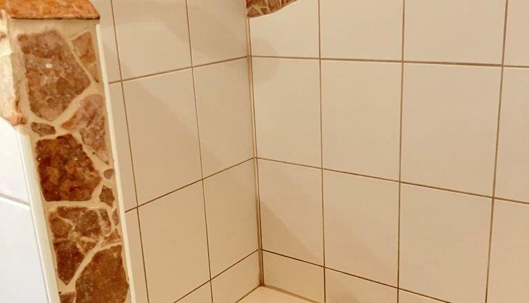 dusche-mit-sitzbank, © Ferienhof Kirchau dusche-mit-sitzbank, © Ferienhof Kirchau