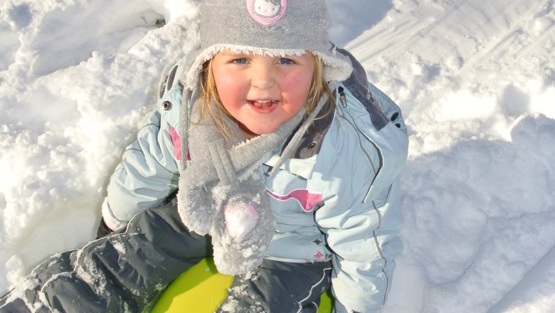 Tobogganing is great fun even for the little ones., © Carina Korntheuer Tobogganing is great fun even for the little ones., © Carina Korntheuer