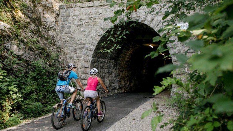 Ride through the old railway tunnel just one of the many highlights on the cycle path, © schwarz-koenig.at