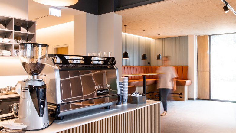 Lietz store, &copy; Falke Media