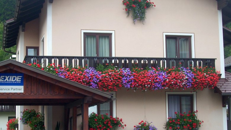 Hausansicht Sommer, &copy; Margarete Aflenzer