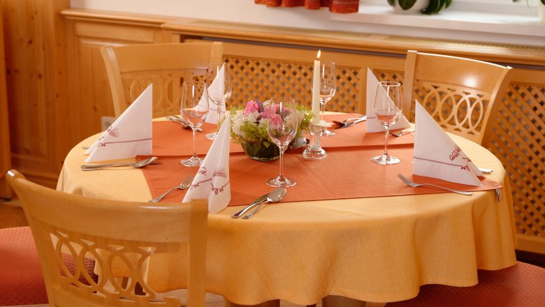 Please come to the table, © Foto Bauer