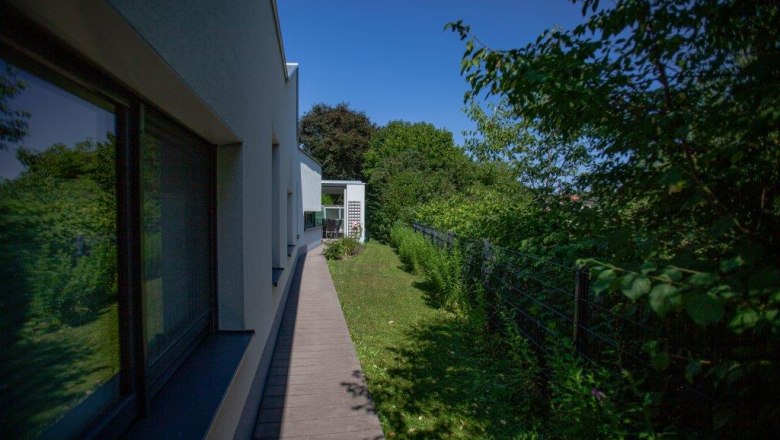 House and garden, &copy; itjproductions