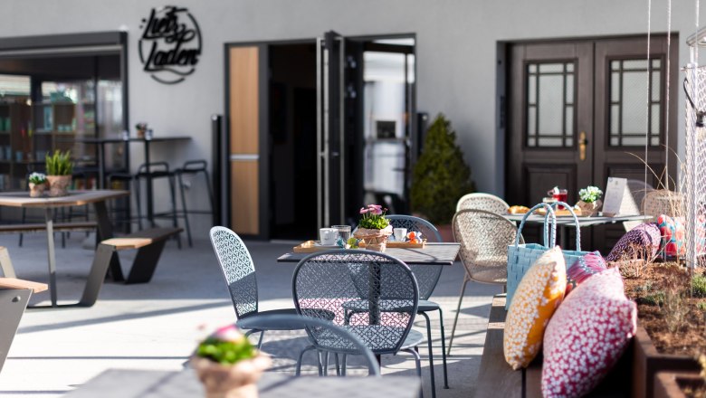 Lietz store, &copy; Falke Media