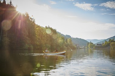 A boat trip on Lunzer See lake, © Michael Liebert / Mostviertel Tourismus