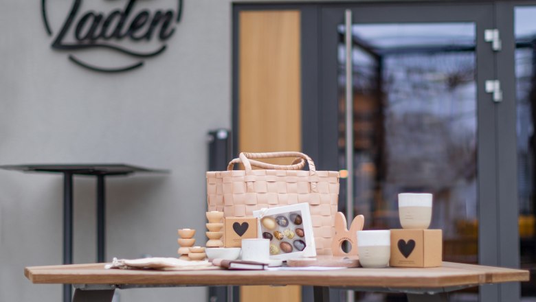 Lietz store, &copy; Falke Media