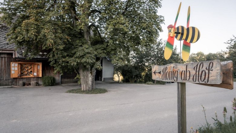 Honey from the farm, &copy; Gerald Demolsky