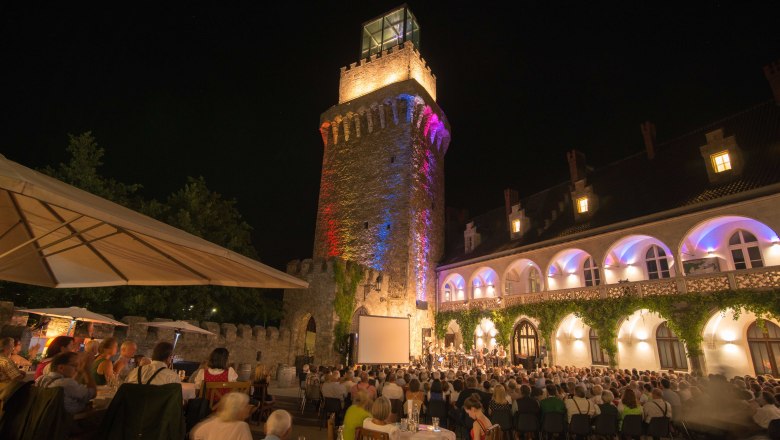 Der Schlosshof bei Nacht, © Josef Herfert