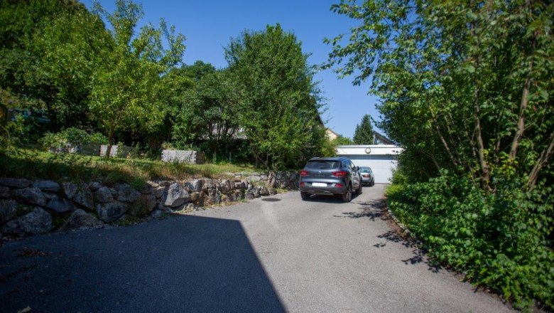 Driveway to the accommodation, &copy; itjproductions