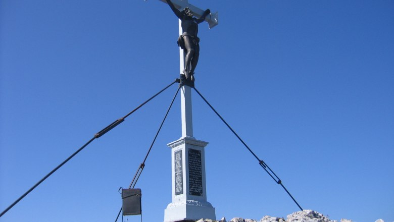 T&ouml;pper cross on the summit of D&uuml;rrenstein against a blue sky.