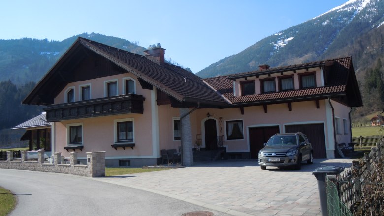 Exterior view, &copy; Weissensteiner