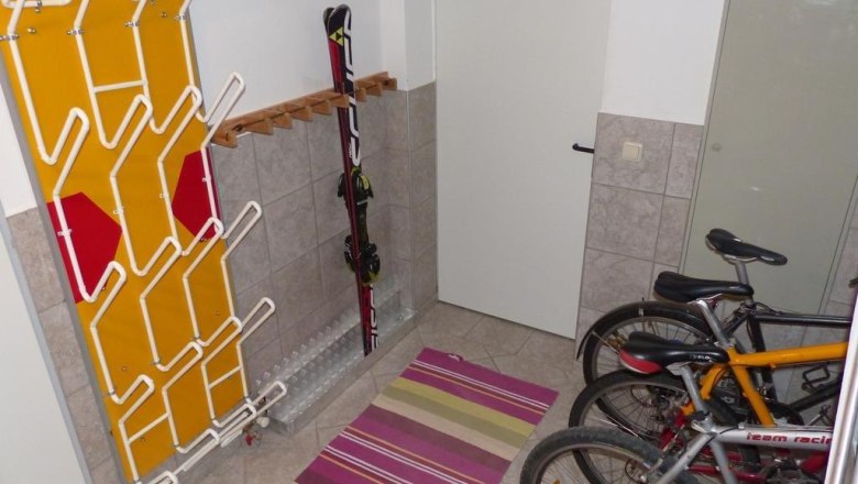 Fahrrad- und Skikeller, &copy; Fritz Hayder