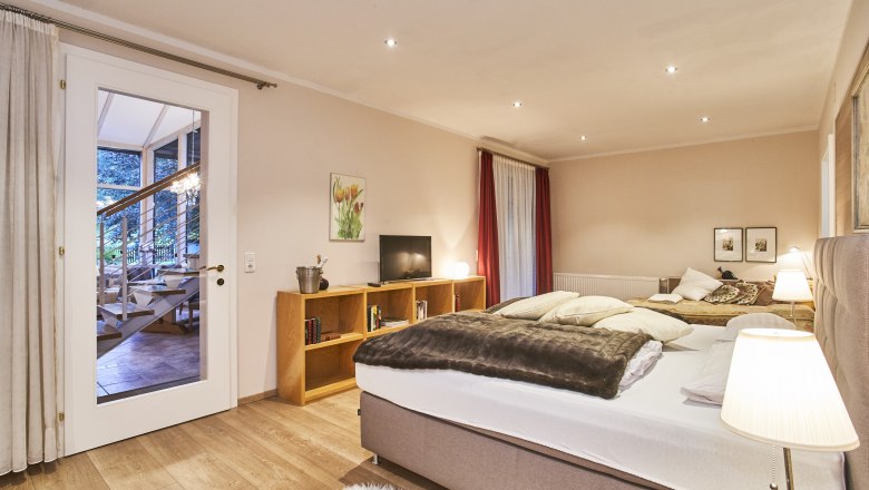 Schlafzimmer Ferienwohnung Ötscher, © FotoLois.com, Alois Spandl Schlafzimmer Ferienwohnung Ötscher, © FotoLois.com, Alois Spandl