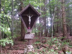 Stone ditch cross, &copy; TB Gaming