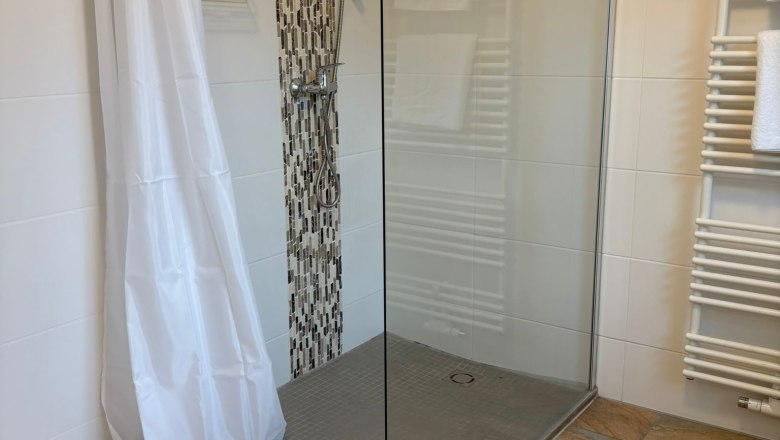 Badezimmer in der Teichwies&acute;n Alm Dependance, &copy; Selinger Martin