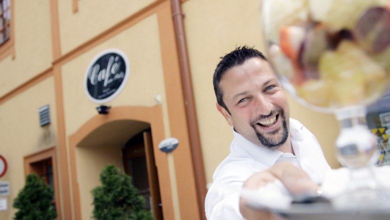 Cafe on the square, © weinfranz.at
