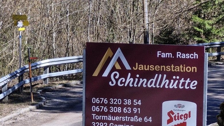 Schindlhütte Frühling Schild (c)Andreas Rasch, © Andreas Rasch