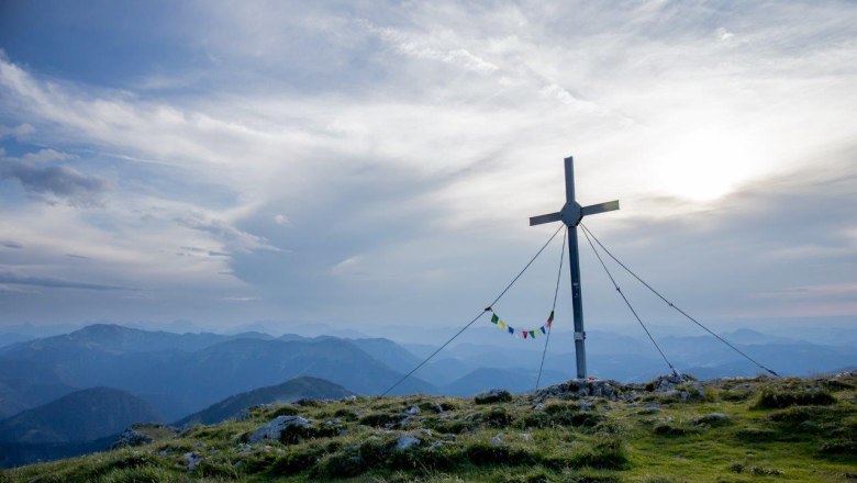 The &Ouml;tscher summit: the destination of many hikers, &copy; Ludwig Fahrnberger
