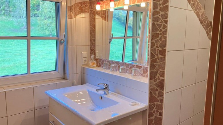 bathroom, © Ferienhof Kirchau