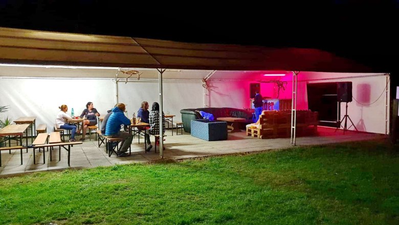 Gemeinschaftszelt im Sommer, © David Gregorik