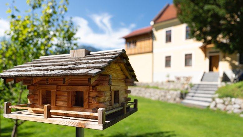 Bird house in the garden, © Apartment Hollenstein