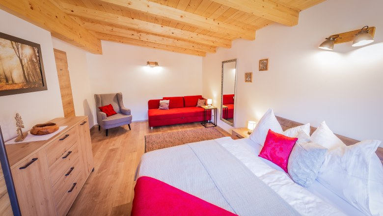Rote Ferienwohnung - Schlafzimmer 1, &copy; Ludwig Fahrnberger
