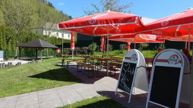 Shady spots around the park hut, &copy; Familie Blieweis