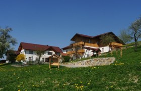 Eingebettet in idyllischer Natur - so l&auml;sst sich's leben, &copy; Carina Korntheuer