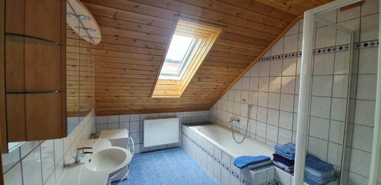 Bathroom, &copy; Heidi Lengauer