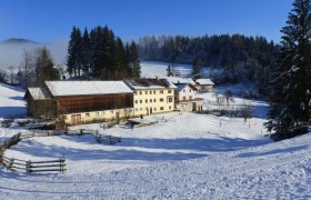 Biohof Teufel in winter, &copy; Barbara Teufel
