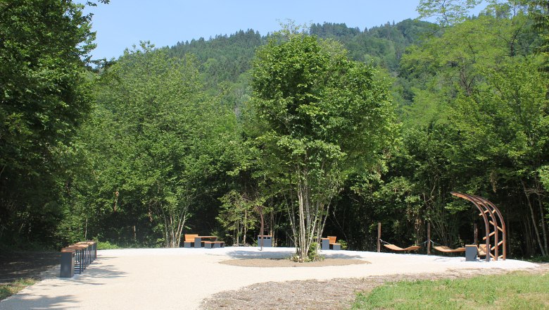Gleich in der N&auml;he: Platz zum R&auml;der parken und Rasten, &copy; Gemeinde Opponitz