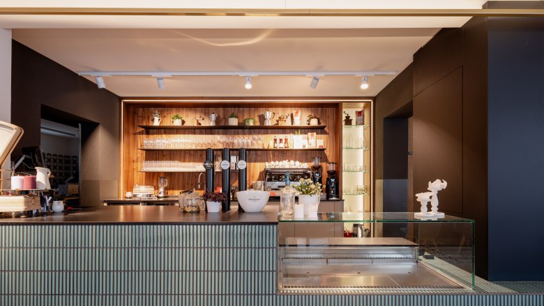 Ybsilon 9 The coffee house, &copy; Stoebich Siegfried