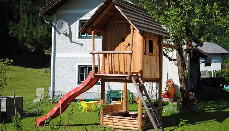 Ferienhaus Eva Deufl - Spielturm mit Sandkiste, &copy; Ferienhaus Eva Deufl