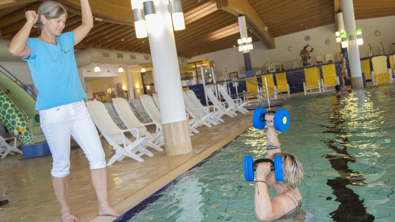 Gentle underwater therapeutic gymnastics in the adjoining Ybbstal saltwater pool, © Emotion Therapiezentrum GmbH