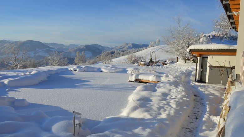 Swimming pond in winter, © Gottfried & Rosina Wagner