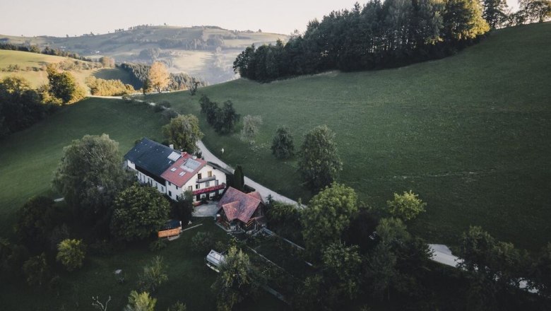 Courtyard view, &copy; Gerald Demolsky